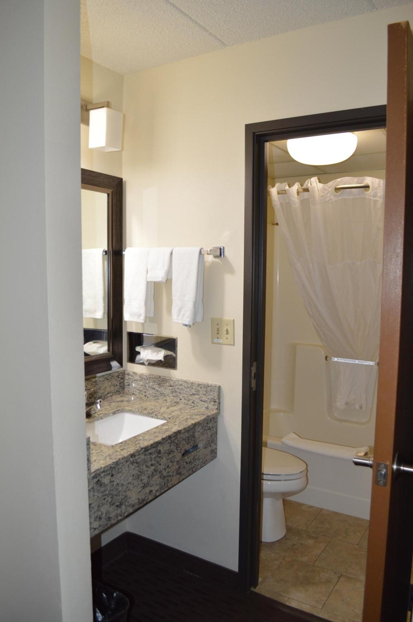 Americinn By Wyndham Spencer Ngoại thất bức ảnh